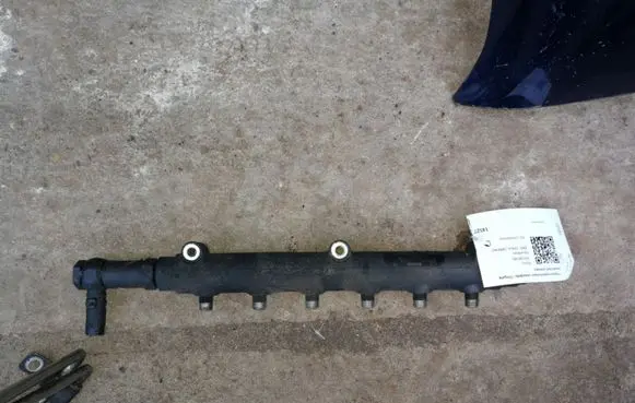 Volvo V70 Fuel main line pipe