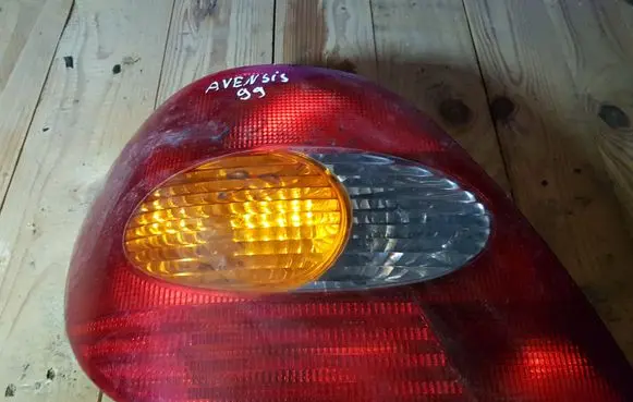 Toyota Avensis T220 Rear/tail lights