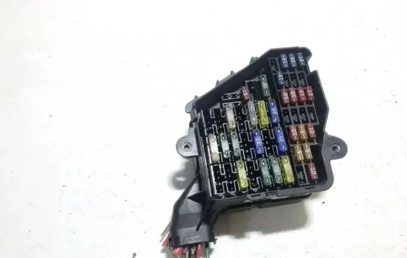 Audi A4 S4 B6 8E 8H Fuse box set 0726475