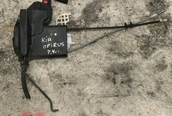 KIA Opirus Front door lock