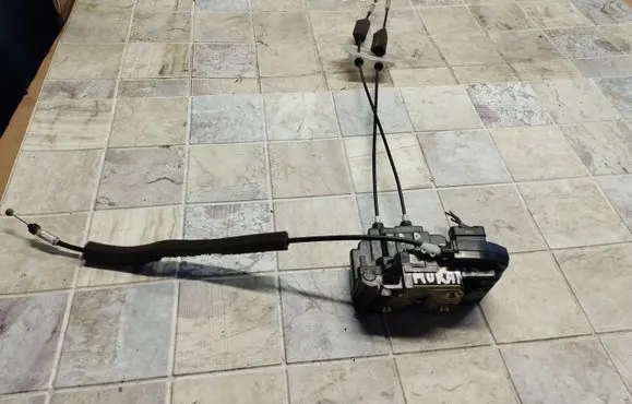 Nissan Murano Z50 Front door lock