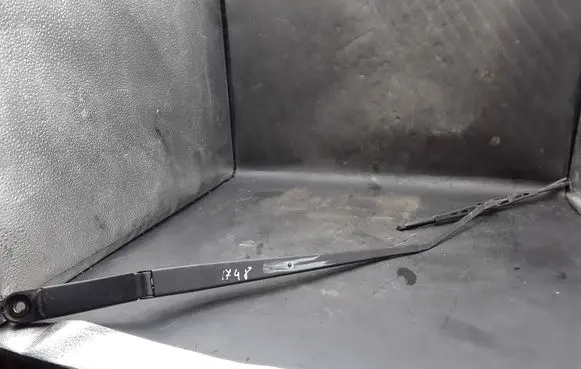 Nissan Micra Front wiper blade arm NOCODE