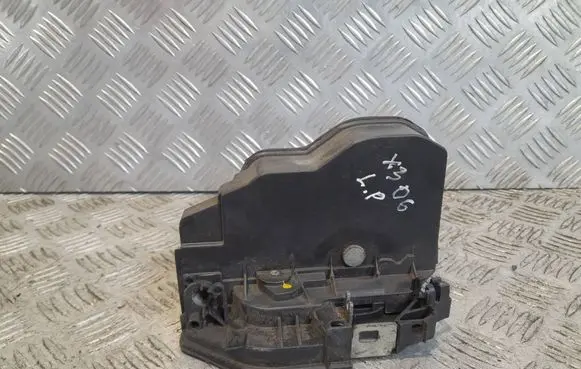 BMW X3 E83 Front door lock 7154620