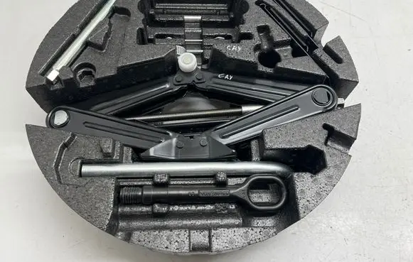 Porsche Cayenne (9Y0 9Y3) Tool box 760012115 4H0805615A