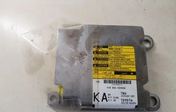 Toyota Avensis T270 Airbag control unit/module 8917005250