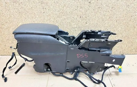 Citroen DS5 Armrest
