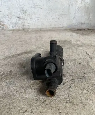 Audi A4 S4 B7 8E 8H Thermostat 038121132d