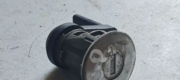 Peugeot 206 Front door lock (next to the handle) 