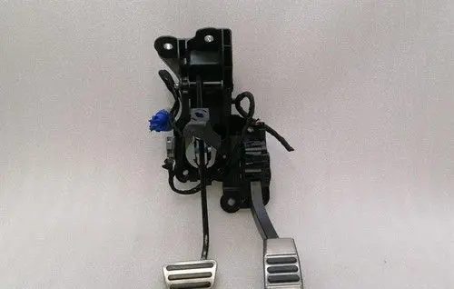 Ford Mustang VI Accelerator throttle pedal GR3C9F836AB