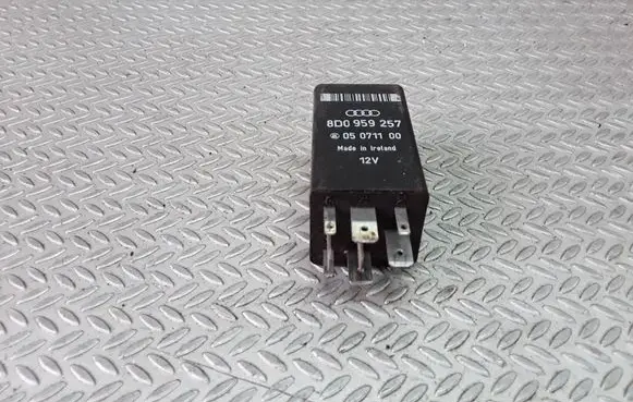 Audi A8 S8 D2 4D Electric power window relay 8D0959257 05071100