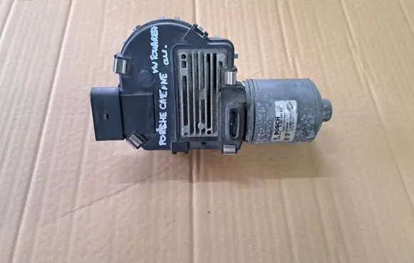 Volkswagen Touareg I Front wiper linkage and motor 7L0955119F 0390241807
