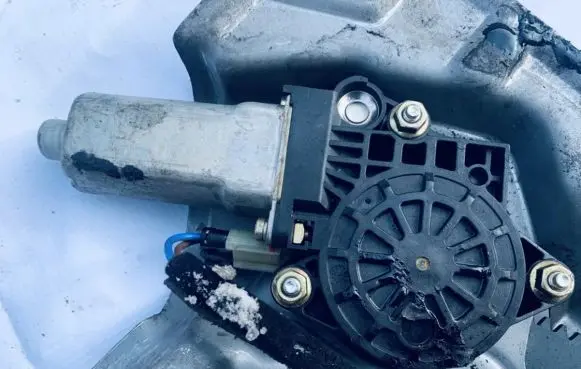 Hyundai Trajet Rear door window regulator motor