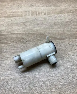 Cadillac Escalade Windscreen/windshield washer pump 1004696 61921