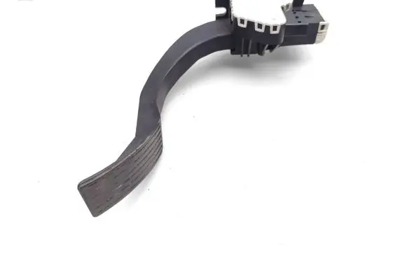 Accelerator throttle pedal
