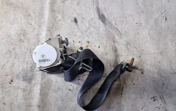 Ford Galaxy Rear seatbelt 611B68M