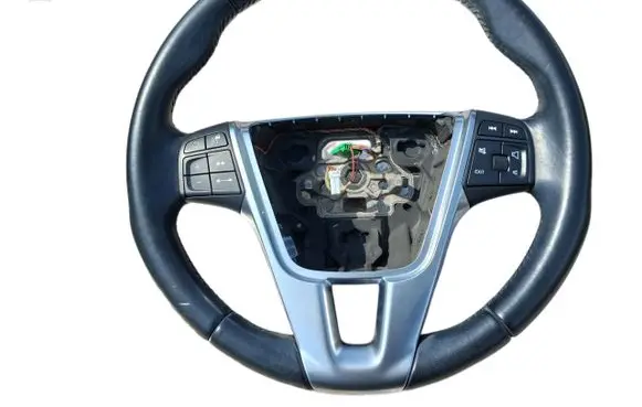 Volvo V40 Steering wheel P31250592