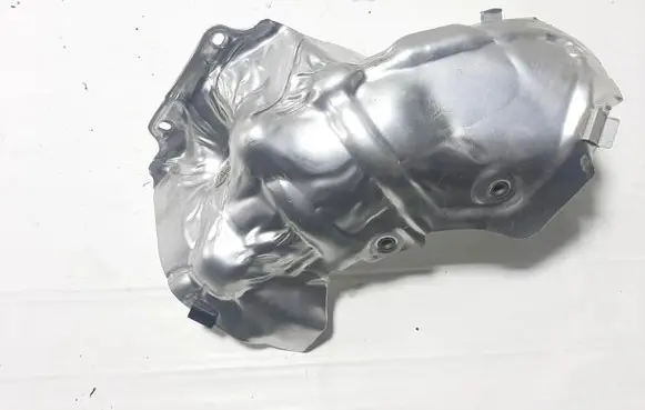 Volvo XC40 Heat shield in engine bay 32299073