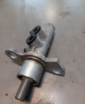 Volkswagen PASSAT B5 Master brake cylinder