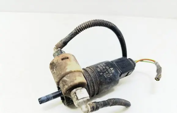 Volkswagen PASSAT B6 Windscreen/windshield washer pump 1T0955651A