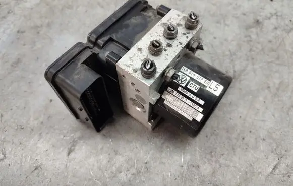 Volkswagen PASSAT B7 USA ABS Pump 1K0907379BK 1K0614517EA