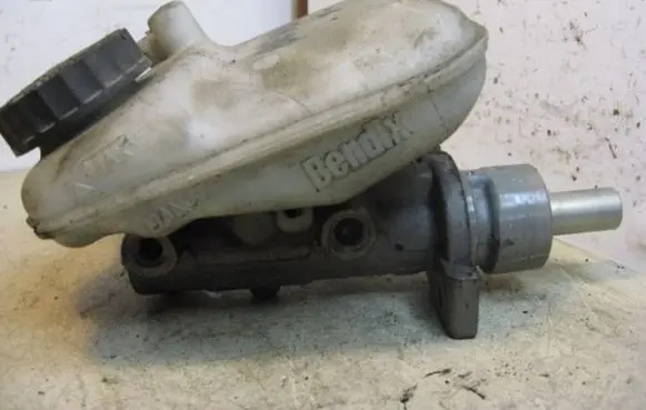 Master brake cylinder