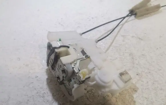 Subaru Outback Front door lock