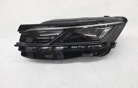 Volkswagen Touareg III Headlight/headlamp 761941081A
