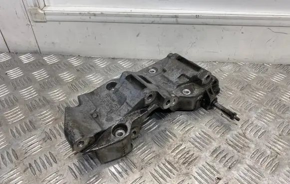 BMW 5 F10 F11 Engine mounting bracket 8506863 NS9CD3F 174786
