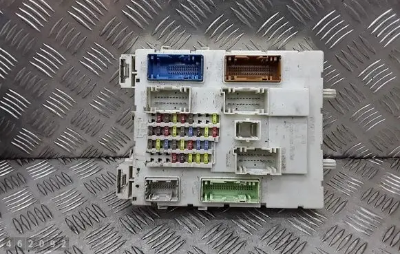 Ford Focus Fuse module DM5T14014DCA