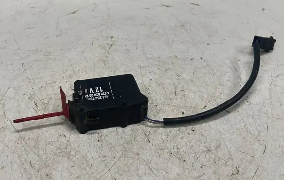 Mercedes-Benz Vito Viano W638 Fuel tank cap lock A6388200072 406204181