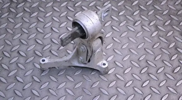 Engine mount bracket