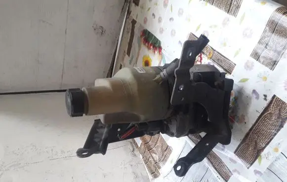 Volvo V50 Power steering pump 5N513K514CB 31280369