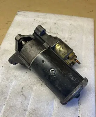 Peugeot 307 Starter motor D7R27 2B10583CLV