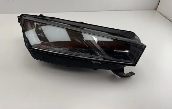 Skoda Octavia Mk4 Headlight/headlamp 5E4941016A 030111823400 LE18A6419