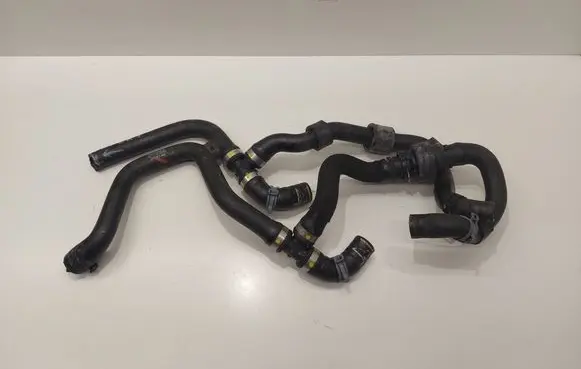 Engine coolant pipe/hose