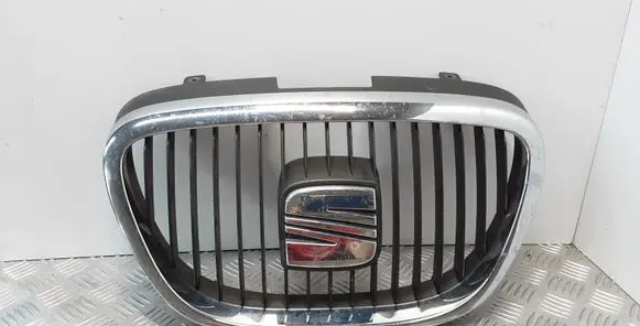 Seat Altea Front bumper upper radiator grill 5P0853654