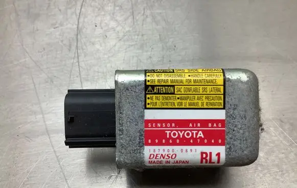 Toyota Prius (XW20) Airbag deployment crash/impact sensor 8986047040 1879000891