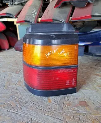 Volkswagen PASSAT B3 Rear/tail lights 333945111