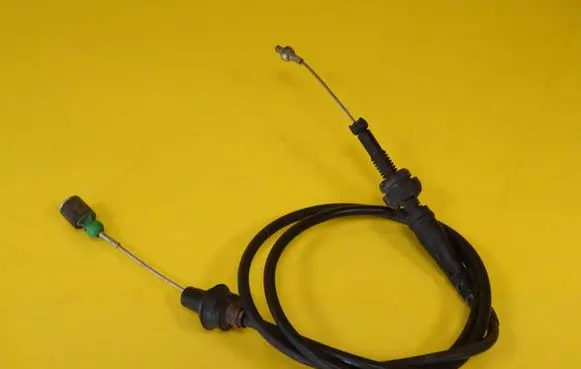 Volkswagen Golf III Throttle cable 1H0721555E