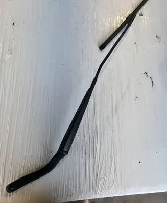 Front wiper blade arm