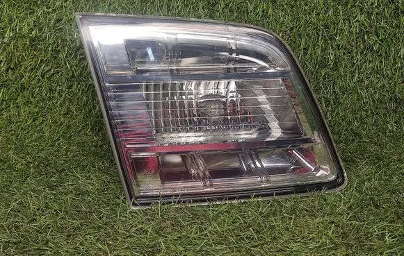 Tailgate rear/tail lights