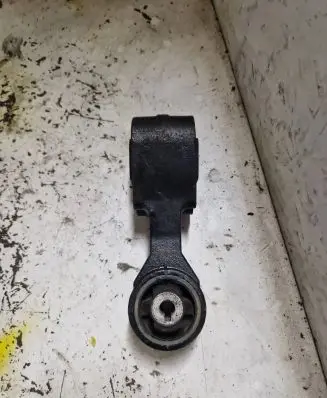 Citroen C5 Engine mount bracket
