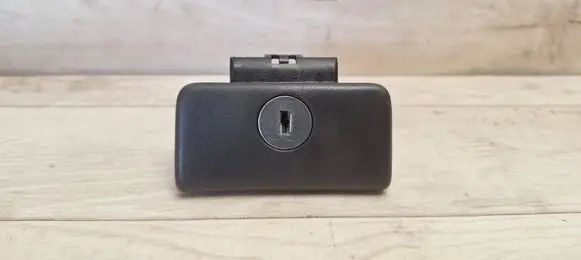 Toyota Corolla Verso E121 Glove box lock 