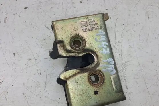 Seat Toledo I (1L) Front door lock DB51L0837016