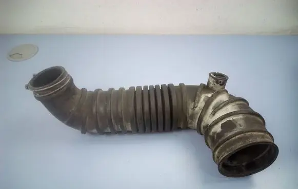 Mitsubishi Pajero Air intake hose/pipe MR571533 4M41