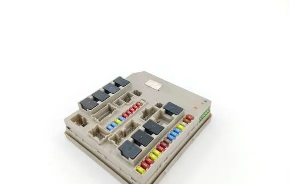 Renault Clio III Fuse module 674661C