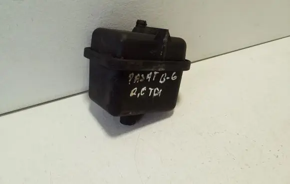 Volkswagen PASSAT B6 Vacuum air tank 03C129808