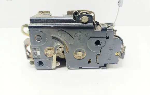 Volkswagen Golf IV Front door lock