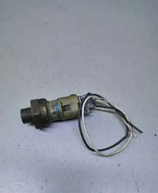 Renault Scenic I Oil pressure sensor 7700413763