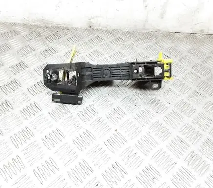 Toyota Avensis T270 Rear door exterior handle/bracket 445L